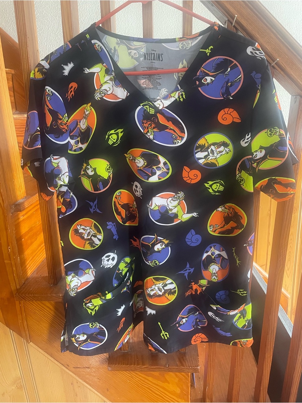 Disney Villians Halloween Scrub Top Shirt, Women’s L lab dental medical